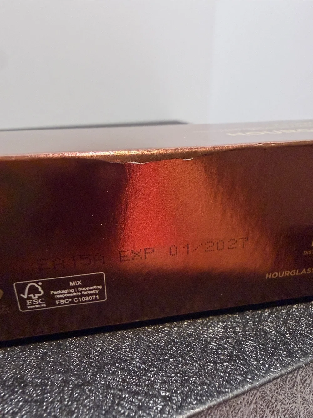 Hourglass Illusion Luminous Glow Foundation -shade 10